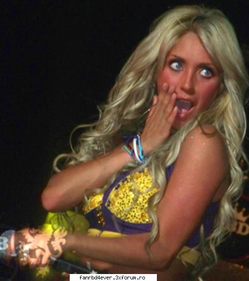 :hi:  :hi:  :hi: anahi in concerte